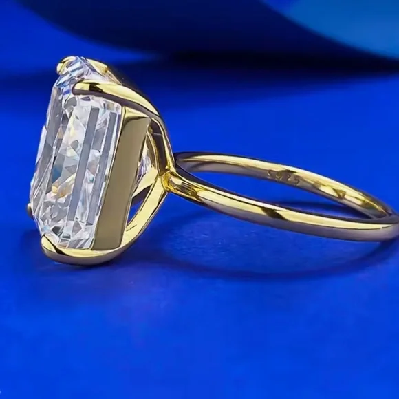 18k 7ct Radiant Cut Ring - Picture 9 of 10